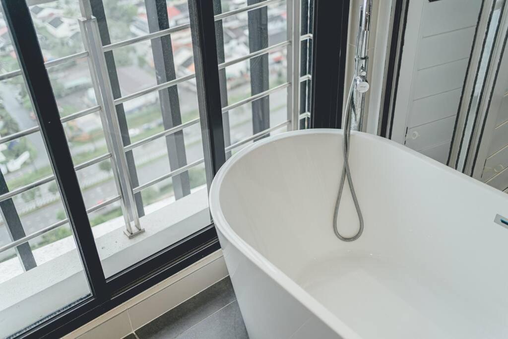 Wooden Sand MosaicSouthkey 3BR w bathtub Midvalley by Our Stay