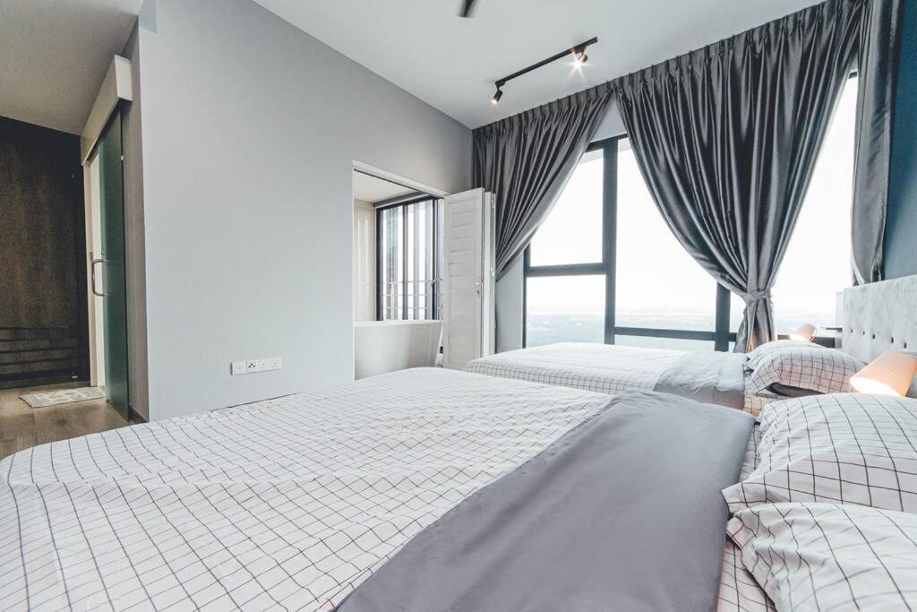 Wooden Sand MosaicSouthkey 3BR w bathtub Midvalley by Our Stay