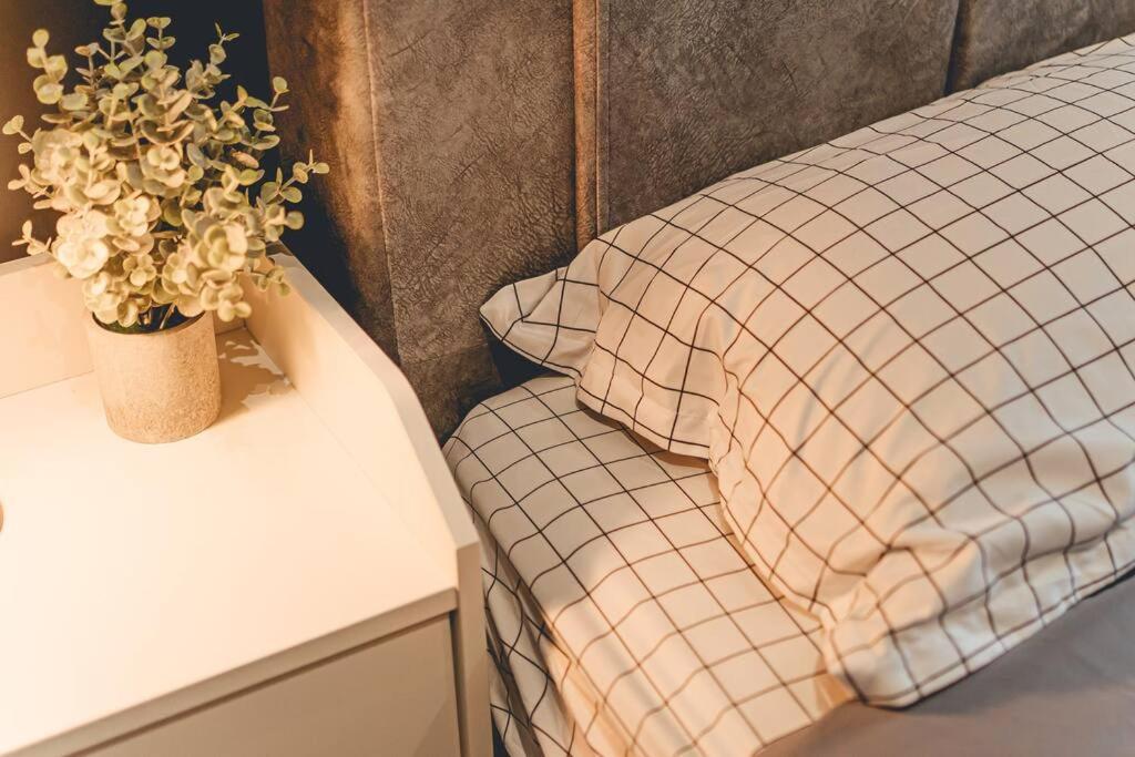 Wooden Sand MosaicSouthkey 3BR w bathtub Midvalley by Our Stay