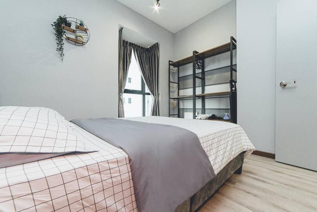 Wooden Sand MosaicSouthkey 3BR w bathtub Midvalley by Our Stay