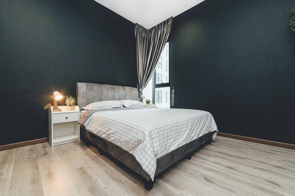 Wooden Sand MosaicSouthkey 3BR w bathtub Midvalley by Our Stay