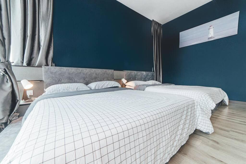 Wooden Sand MosaicSouthkey 3BR w bathtub Midvalley by Our Stay