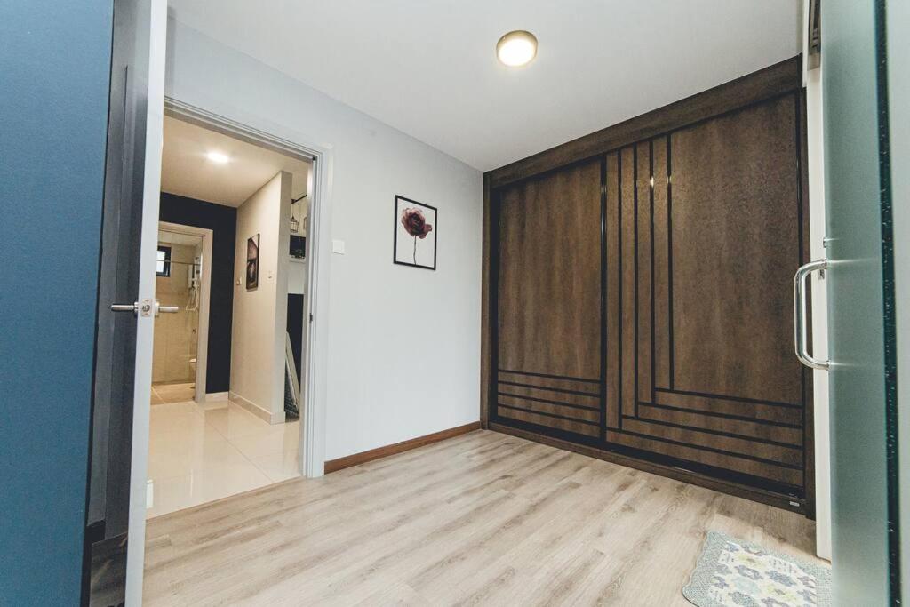 Wooden Sand MosaicSouthkey 3BR w bathtub Midvalley by Our Stay