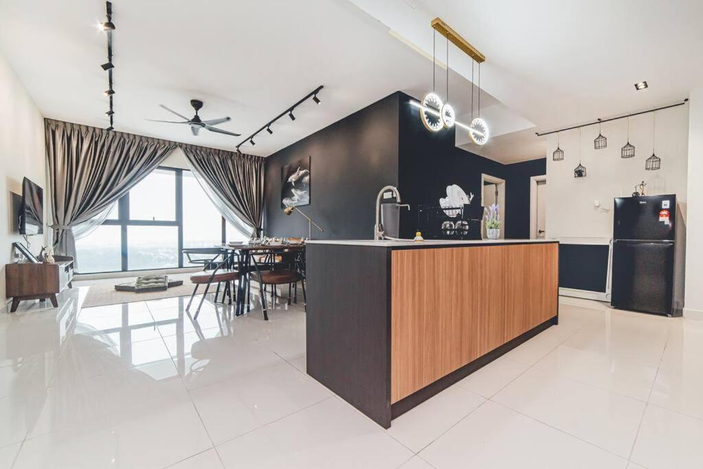 Wooden Sand MosaicSouthkey 3BR w bathtub Midvalley by Our Stay