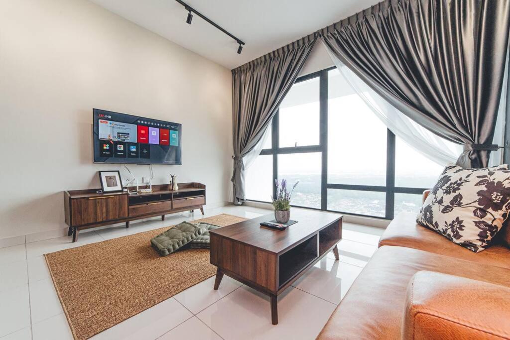Wooden Sand MosaicSouthkey 3BR w bathtub Midvalley by Our Stay