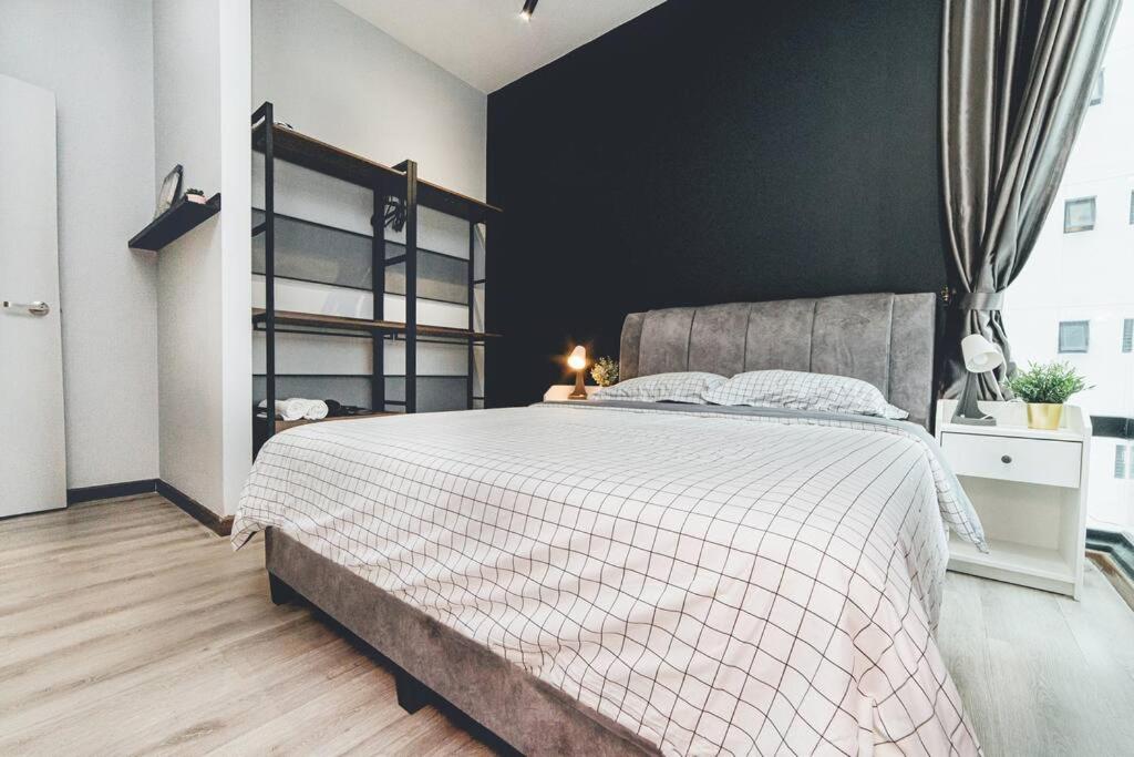 Wooden Sand MosaicSouthkey 3BR w bathtub Midvalley by Our Stay