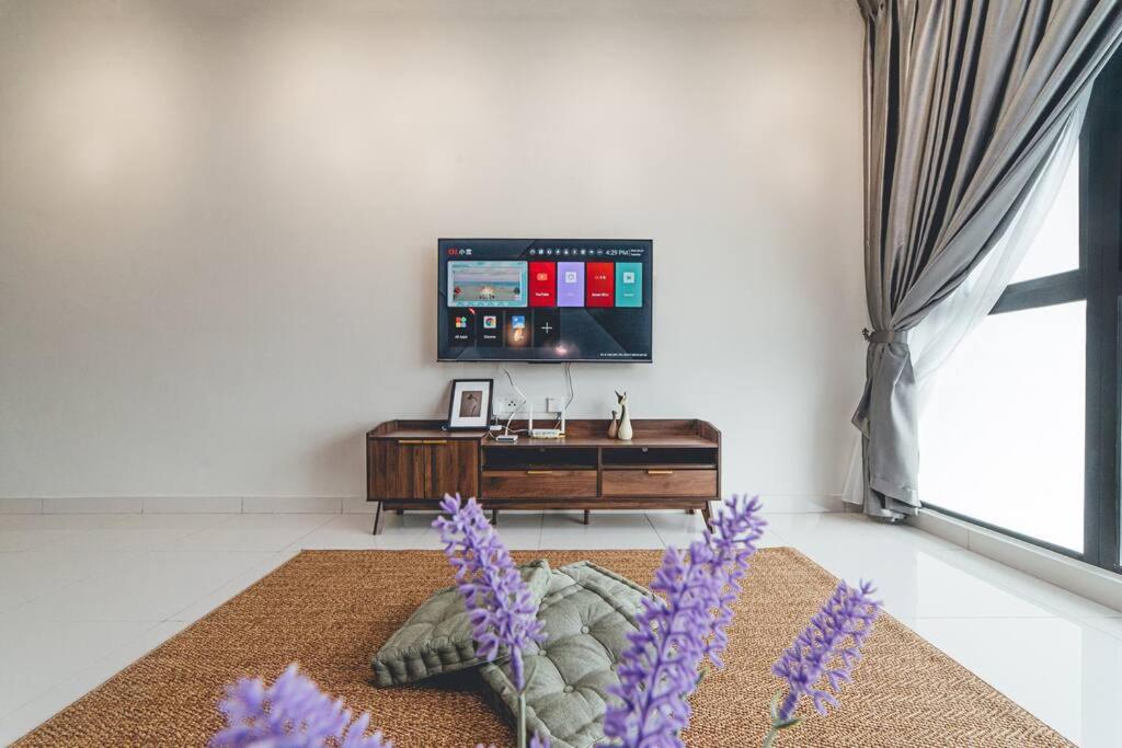 Wooden Sand MosaicSouthkey 3BR w bathtub Midvalley by Our Stay