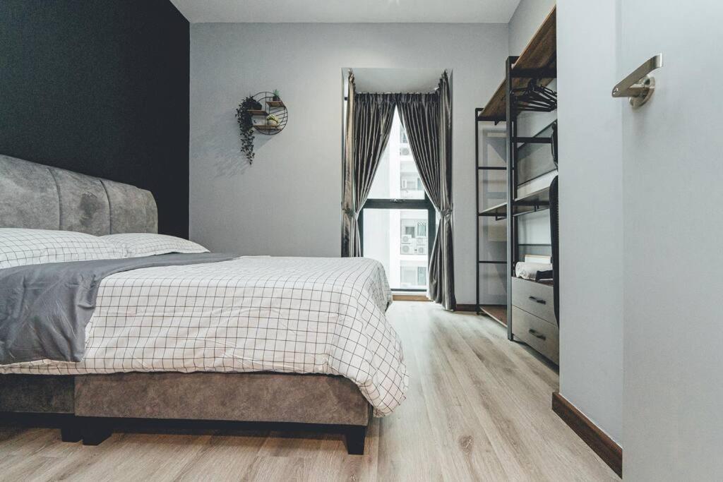 Wooden Sand MosaicSouthkey 3BR w bathtub Midvalley by Our Stay