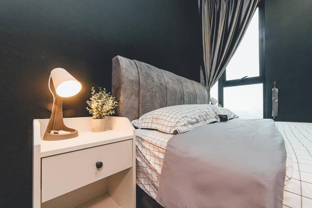 Wooden Sand MosaicSouthkey 3BR w bathtub Midvalley by Our Stay
