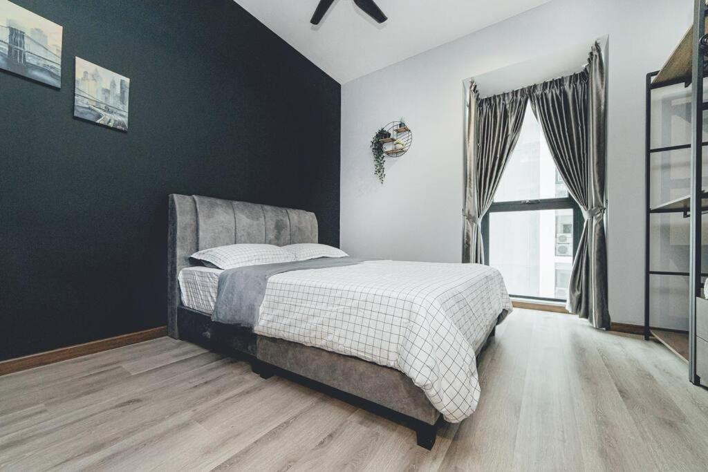 Wooden Sand MosaicSouthkey 3BR w bathtub Midvalley by Our Stay