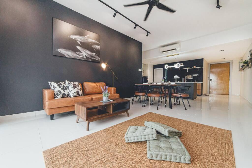 Wooden Sand MosaicSouthkey 3BR w bathtub Midvalley by Our Stay