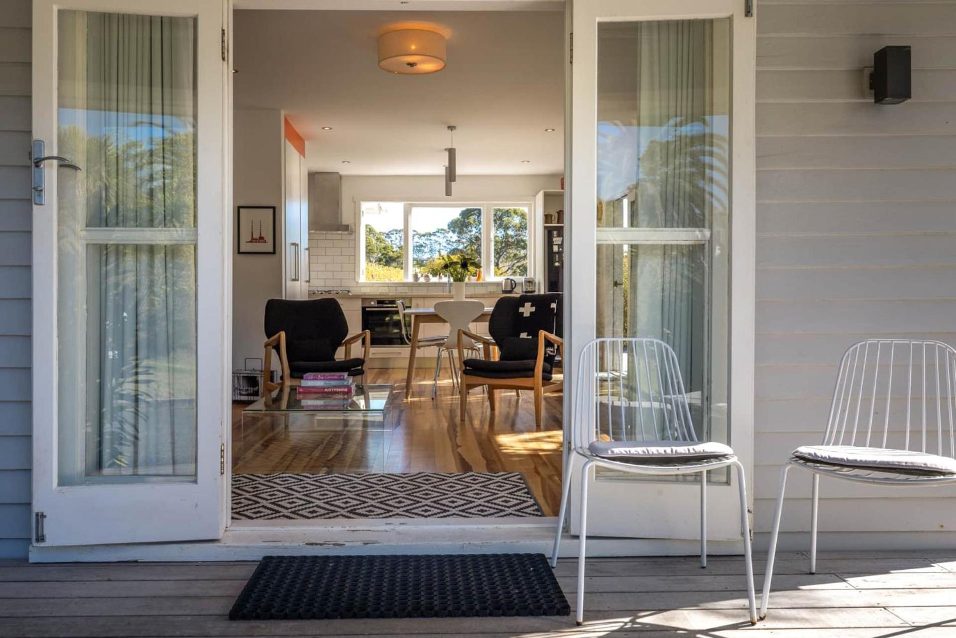 THE GRAPE SHED COTTAGE - Coast & Country view 3