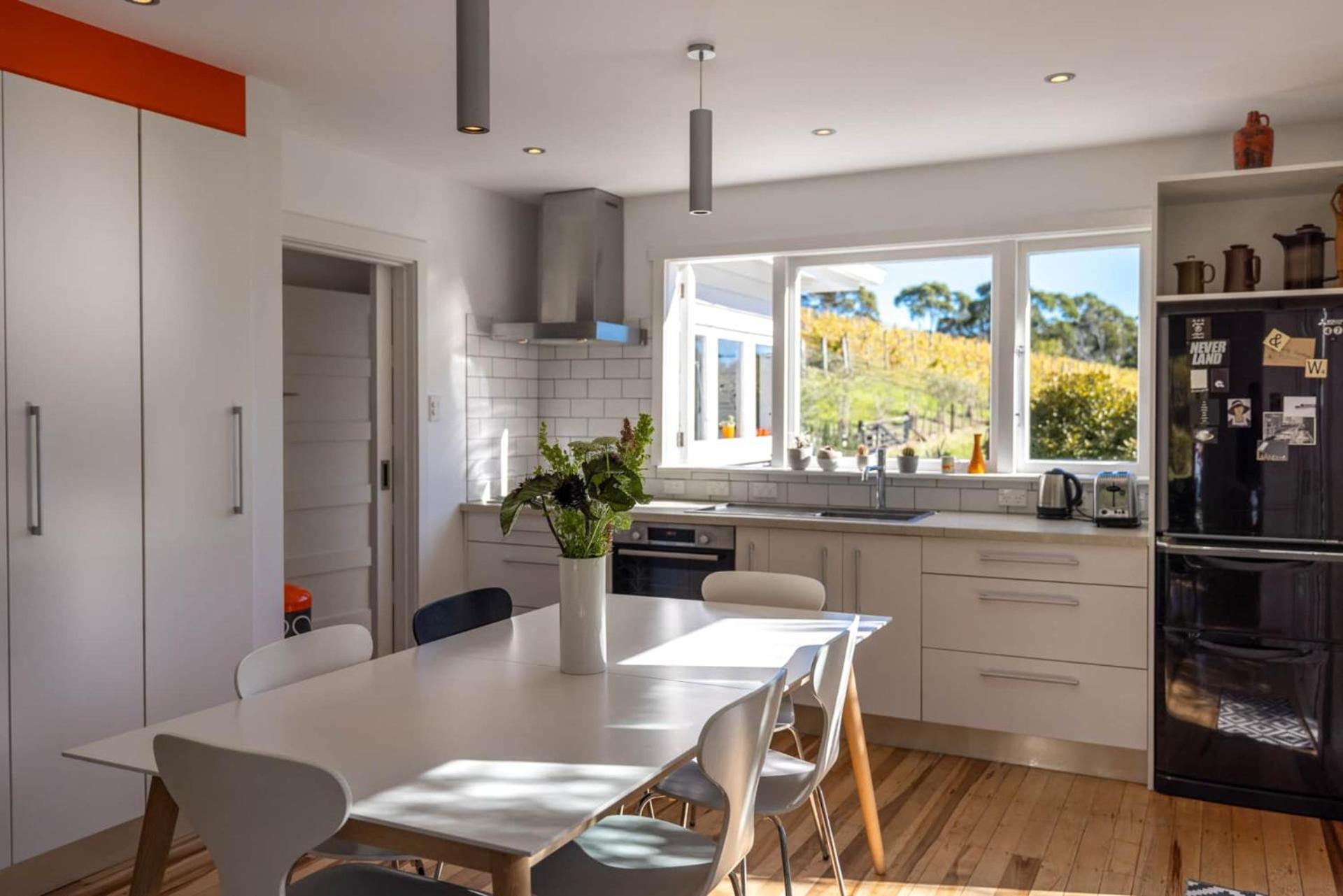 THE GRAPE SHED COTTAGE - Coast & Country view 4