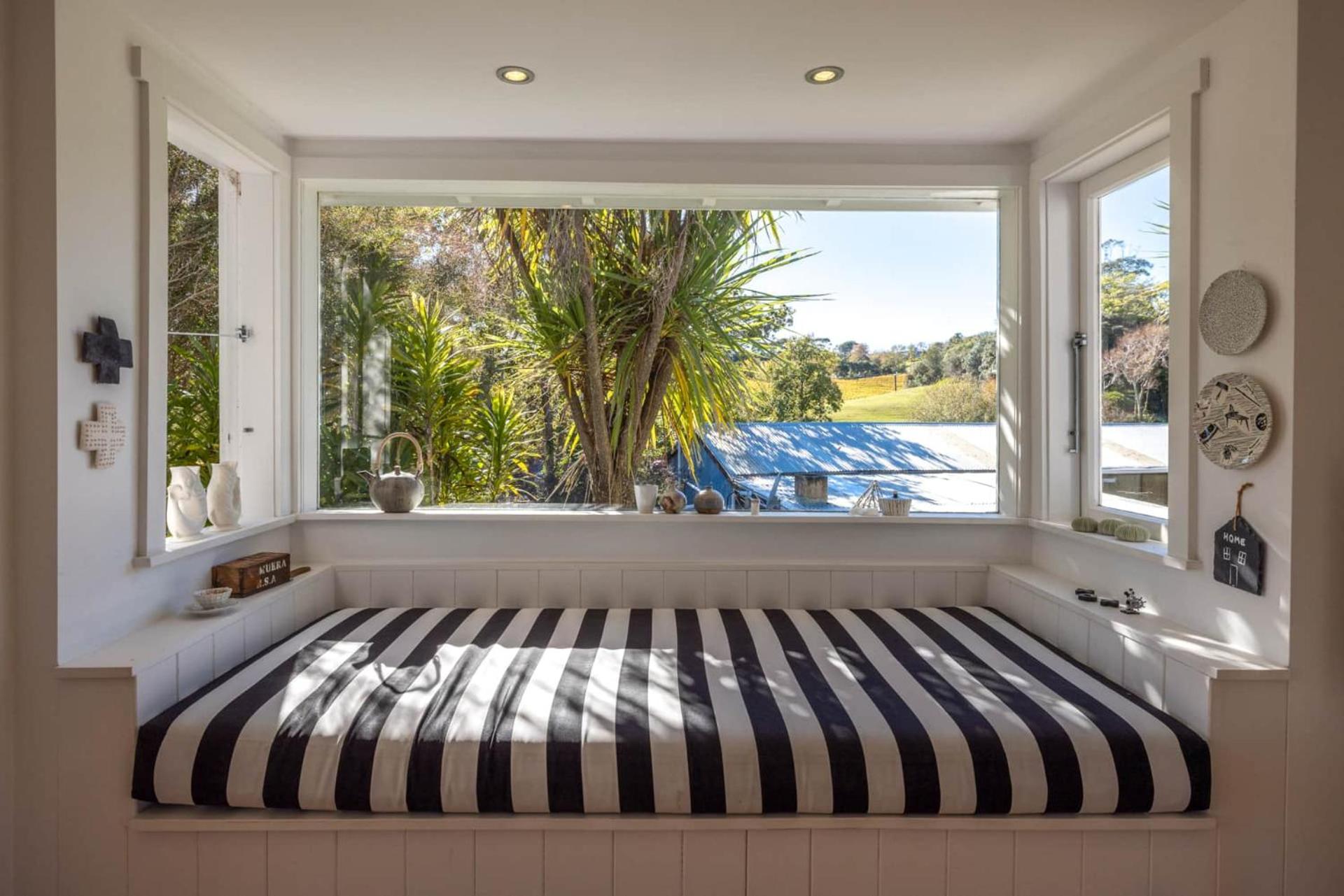 THE GRAPE SHED COTTAGE - Coast & Country view 2