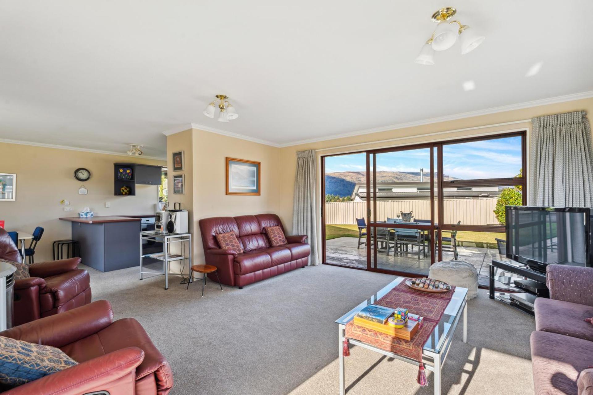 Alpine Scenery - Wanaka Holiday Home view 4