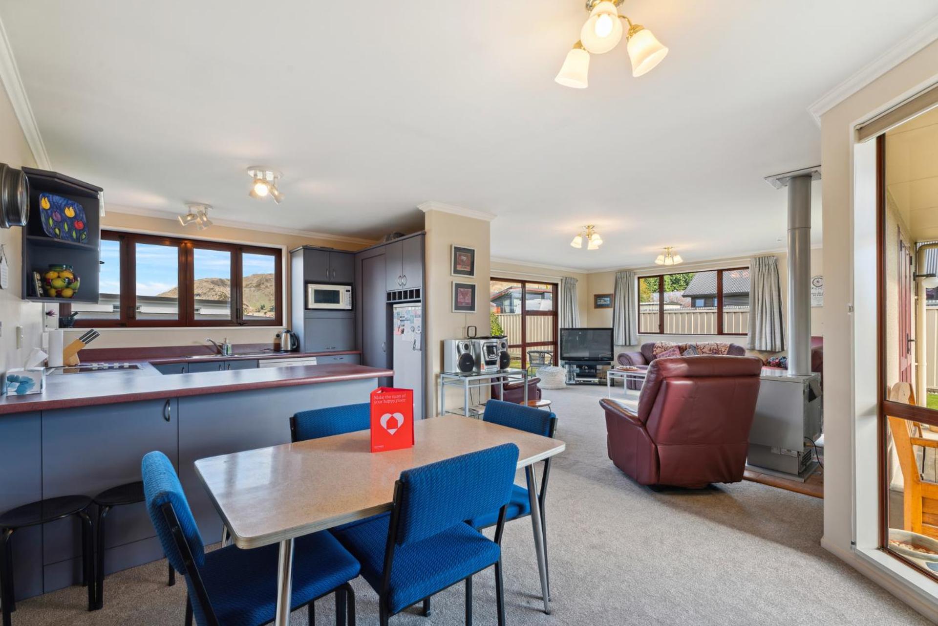 Alpine Scenery - Wanaka Holiday Home view 5