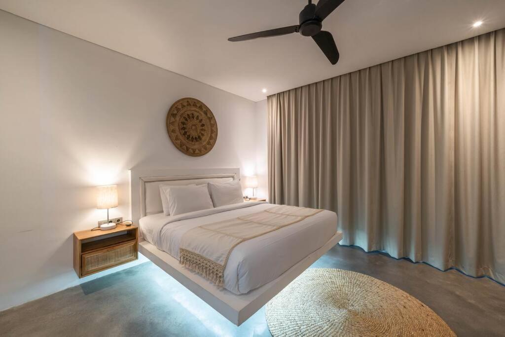 Beach Bliss Retreat 1: Modern 3BR Villa in Canggu view 5