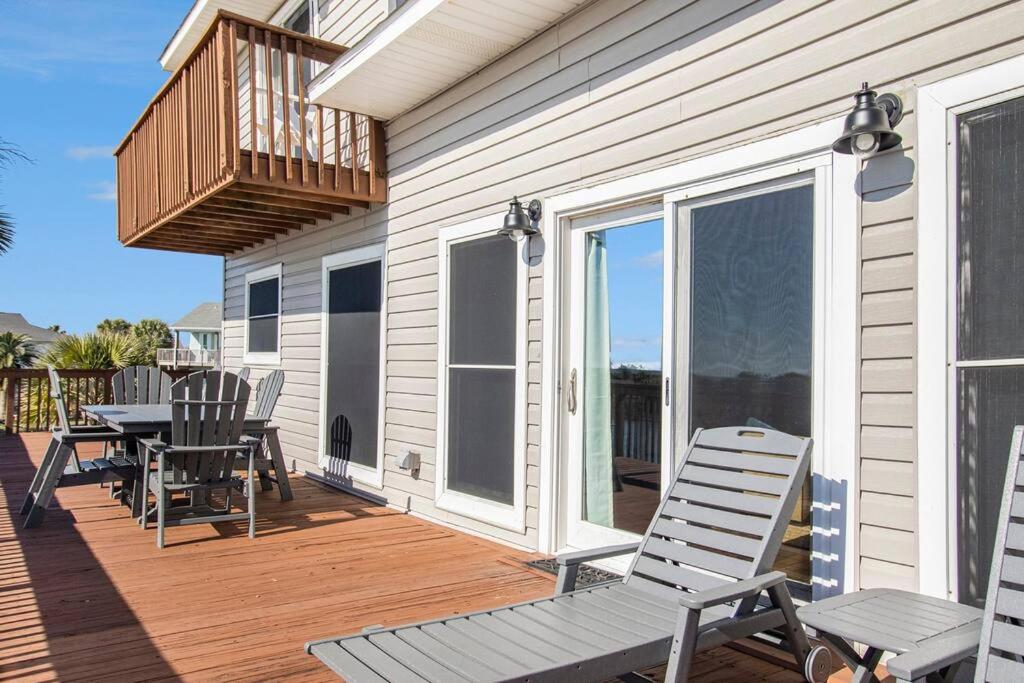 A Serene Waterfront Retreat view 4