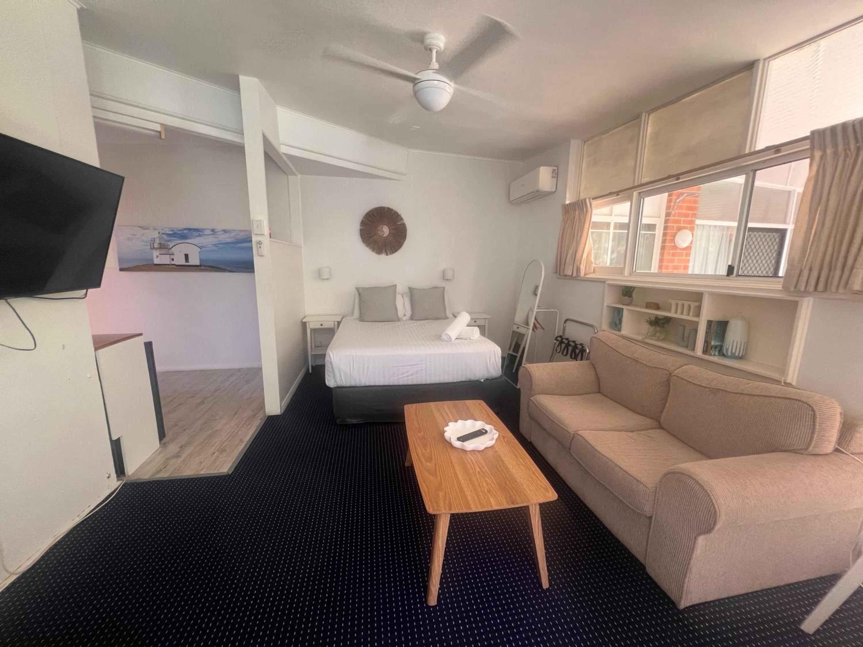 OCEAN BREEZE MOTEL