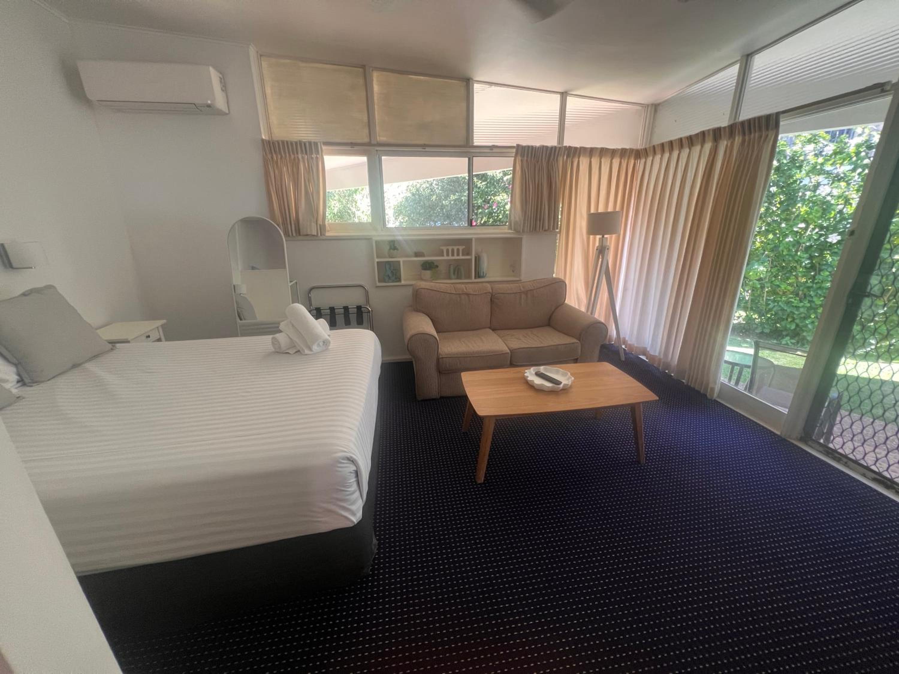 OCEAN BREEZE MOTEL