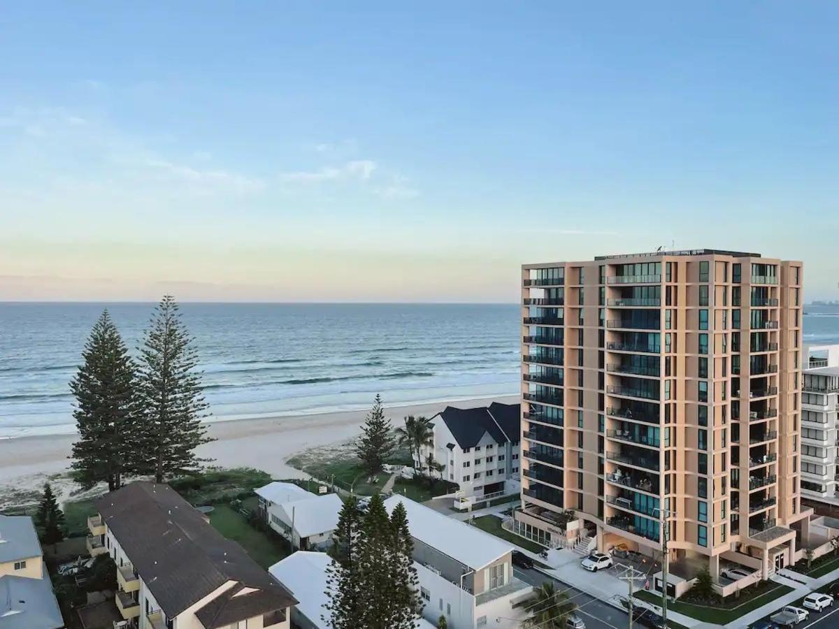 Hemingway Palm Beach - Premium Oceanview Apartments by Burleigh Letting