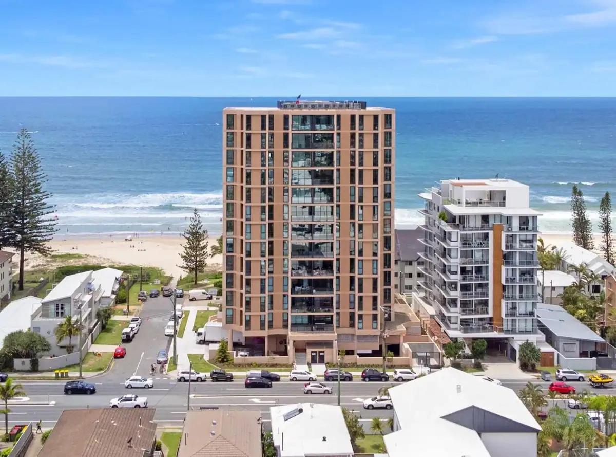 Hemingway Palm Beach - Premium Oceanview Apartments by Burleigh Letting