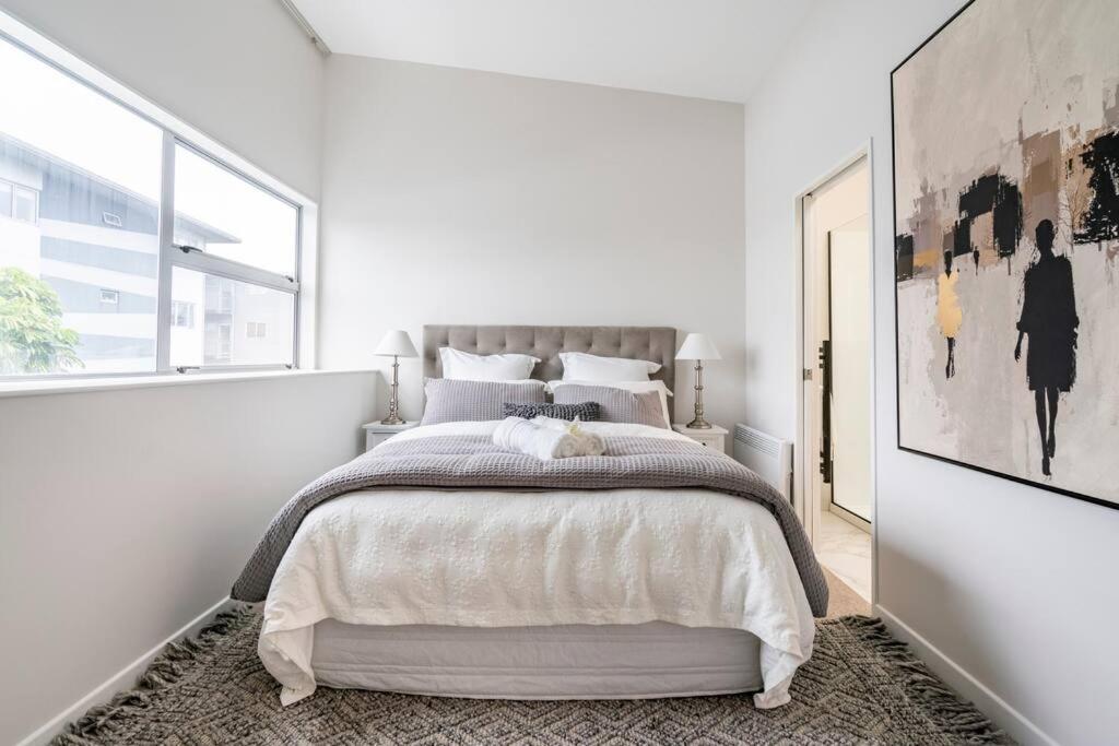 Gorgeous Designer Apartment -Close to AKL hospital view 2