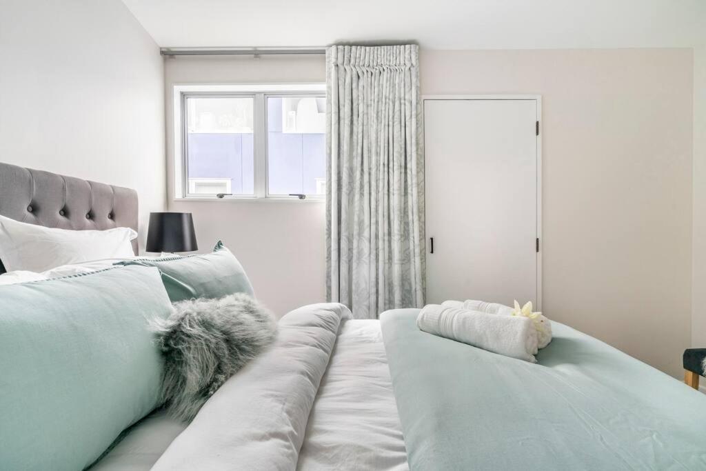 Gorgeous Designer Apartment -Close to AKL hospital view 4