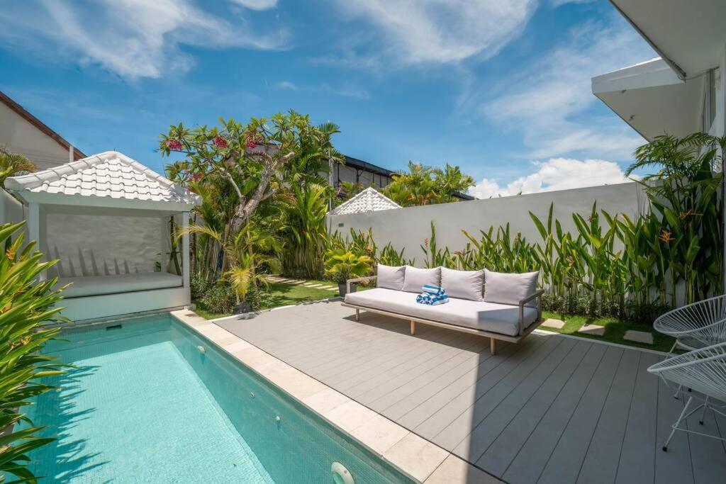 Coastal Cove Villa 2: Modern 3BR Villa in Canggu view 2
