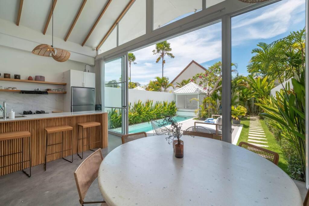 Coastal Cove Villa 2: Modern 3BR Villa in Canggu view 3