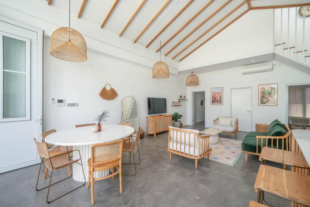 Coastal Cove Villa 2: Modern 3BR Villa in Canggu view 4