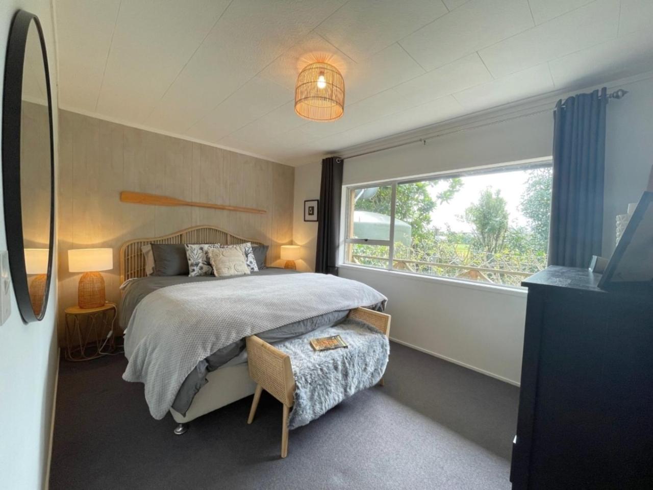 Midpoint - Stay Waiheke view 3