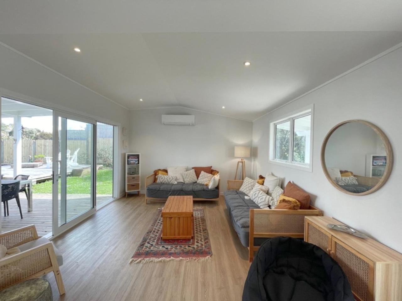 Oneroa Hillcrest - Stay Waiheke view 5
