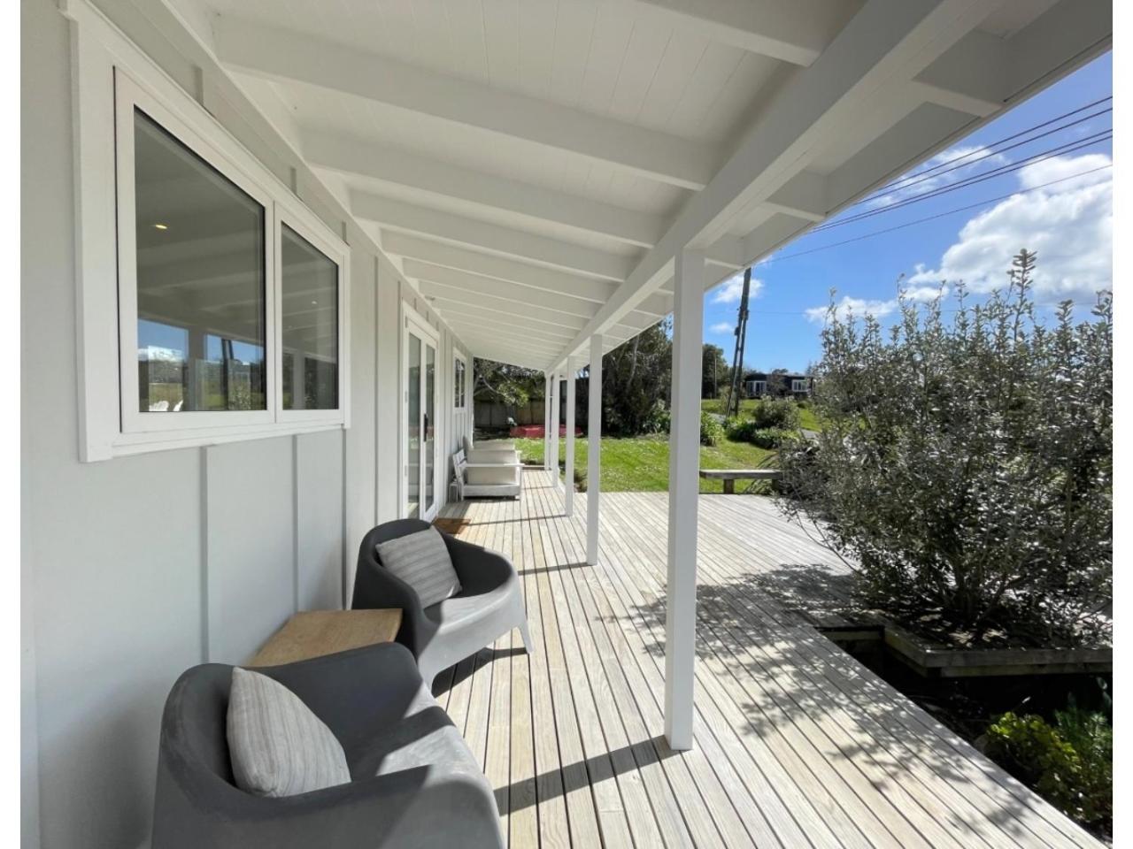Oneroa Hillcrest - Stay Waiheke view 3