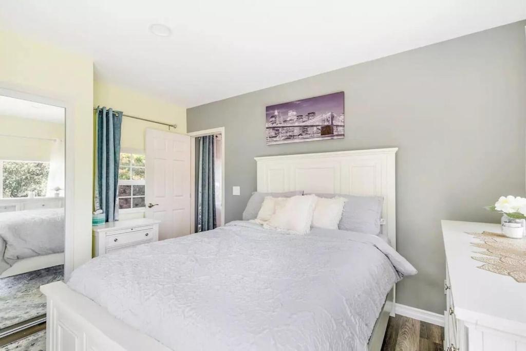 Newly Remodel Wine-Country Retreat view 3