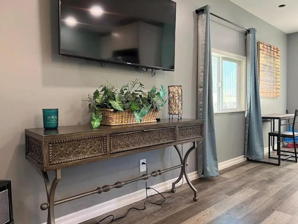 Newly Remodel Wine-Country Retreat view 4