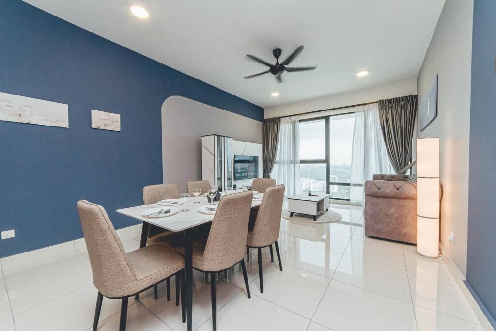 Southkey Mosaic Blue Wave 3BR w Bathtub Midvaley JB by Our Stay