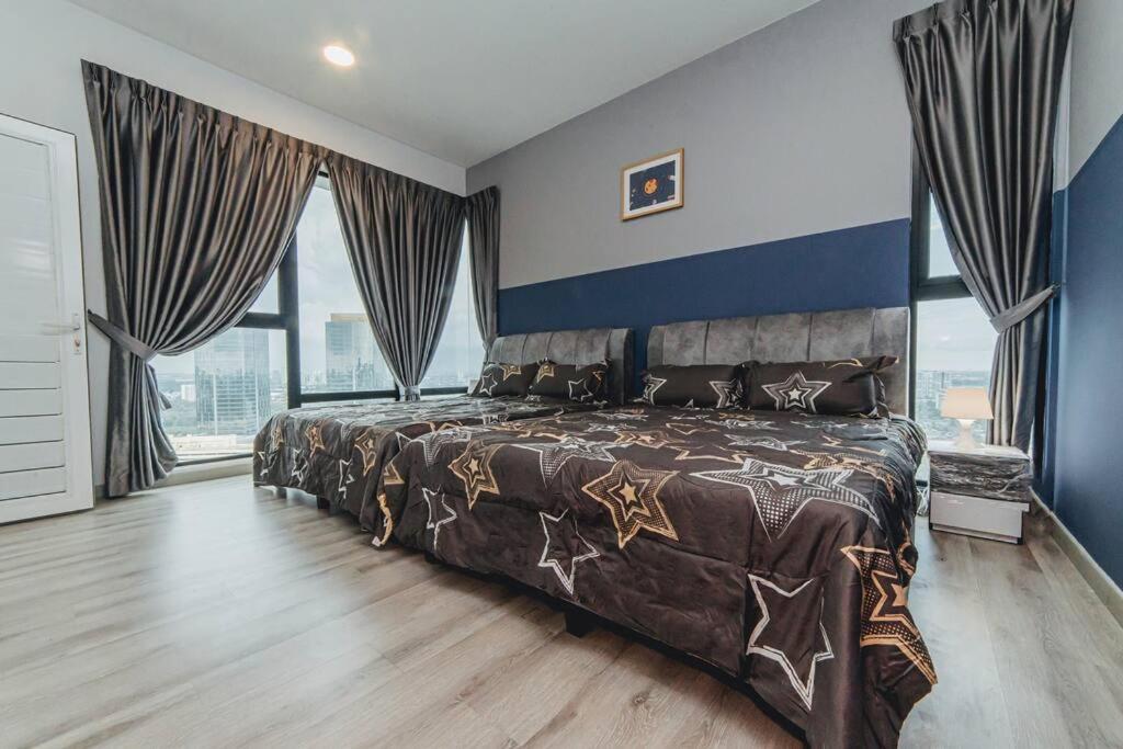 Southkey Mosaic Blue Wave 3BR w Bathtub Midvaley JB by Our Stay