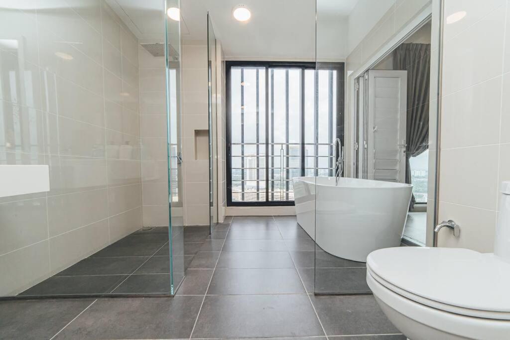 Southkey Mosaic Blue Wave 3BR w Bathtub Midvaley JB by Our Stay