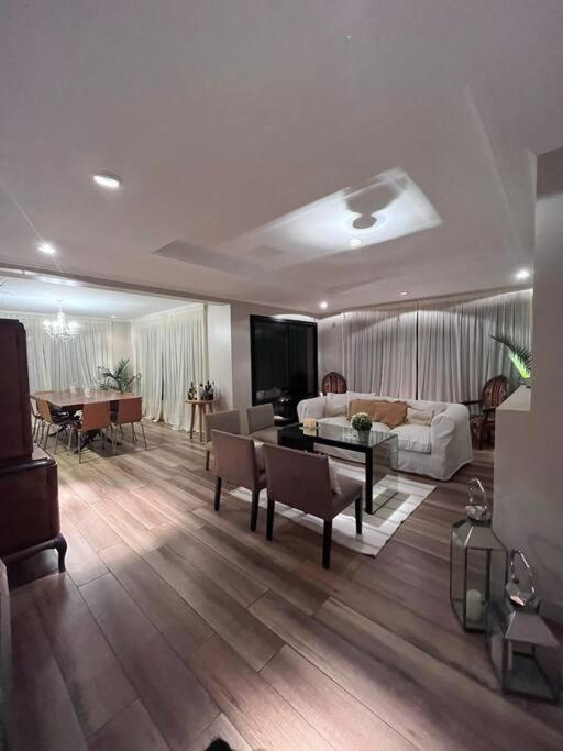 Casa 5D con piscina, Country Yerba buena