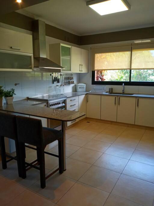Casa 5D con piscina, Country Yerba buena