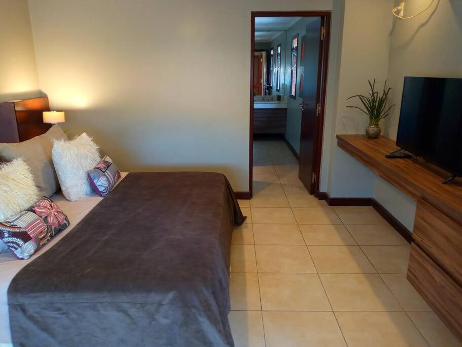 Casa 5D con piscina, Country Yerba buena