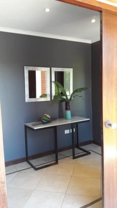 Casa 5D con piscina, Country Yerba buena