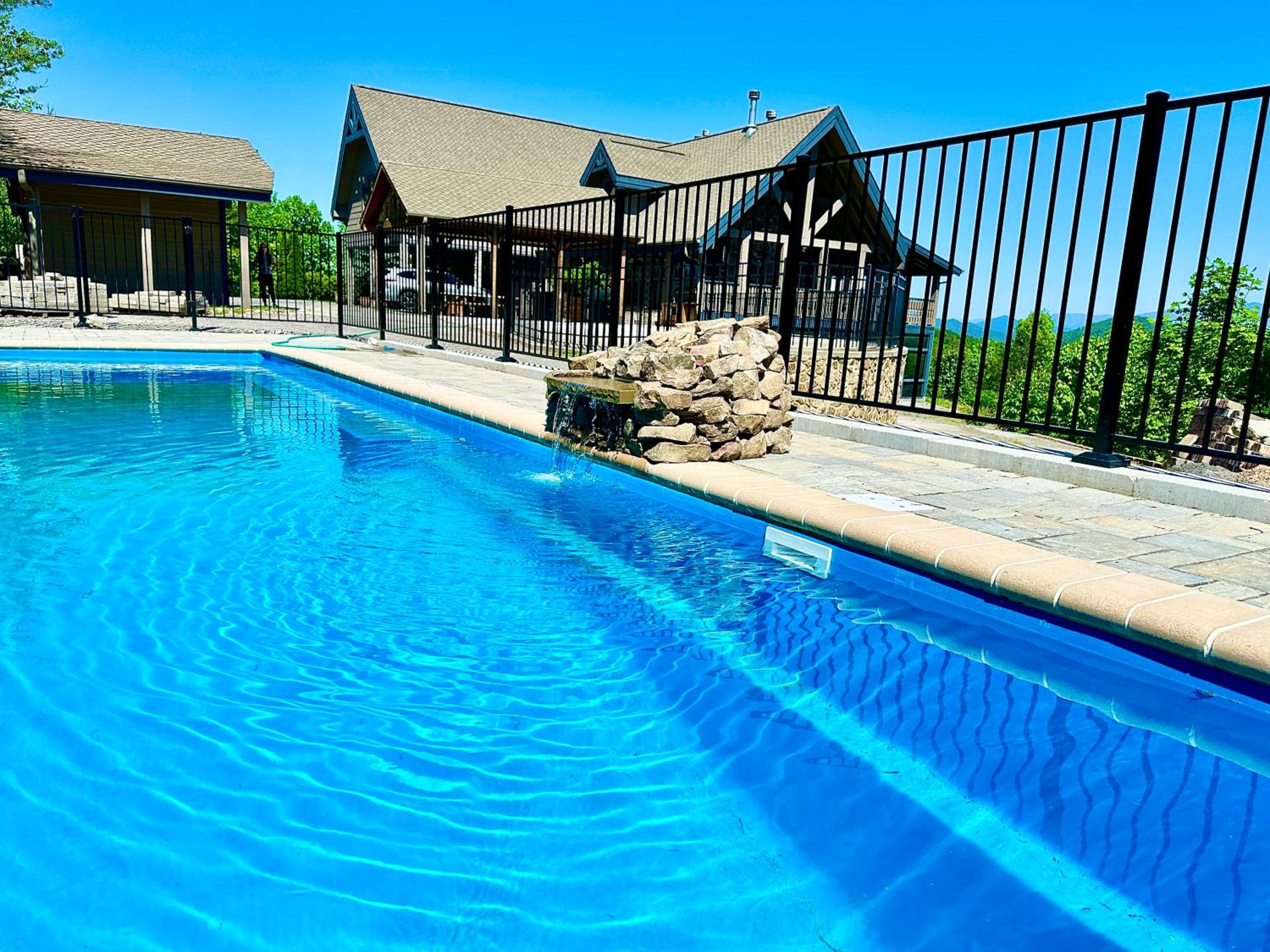Magestica - Luxury Lodge -Wedding Retreats and Getaways - Premiere Smoky Mountain Views Gatlinburg-Pigeon Forge- Outdoor Pool - Arcade Room - Luxury Lodge  view 3