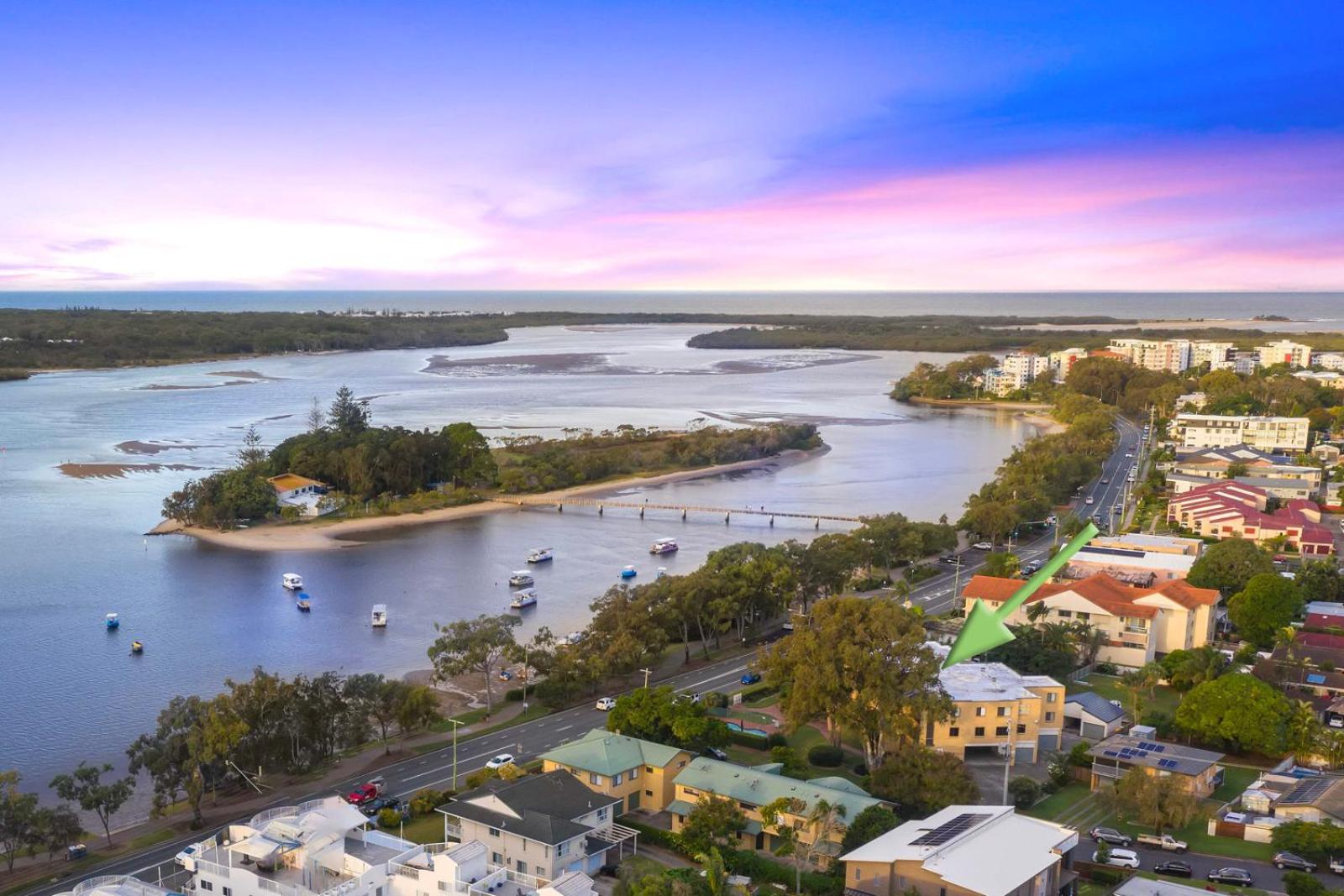 Renovated 3 Bedrooms with Stunning Views and Pool