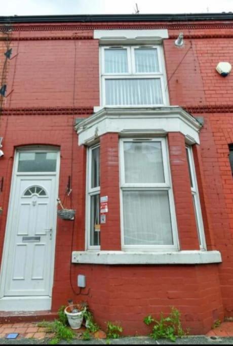 Home in Merseyside, Birkenhead, Wirral Peninsular