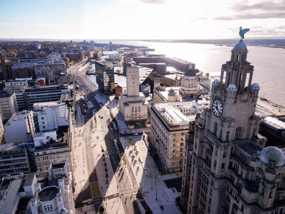 Home in Merseyside, Birkenhead, Wirral Peninsular