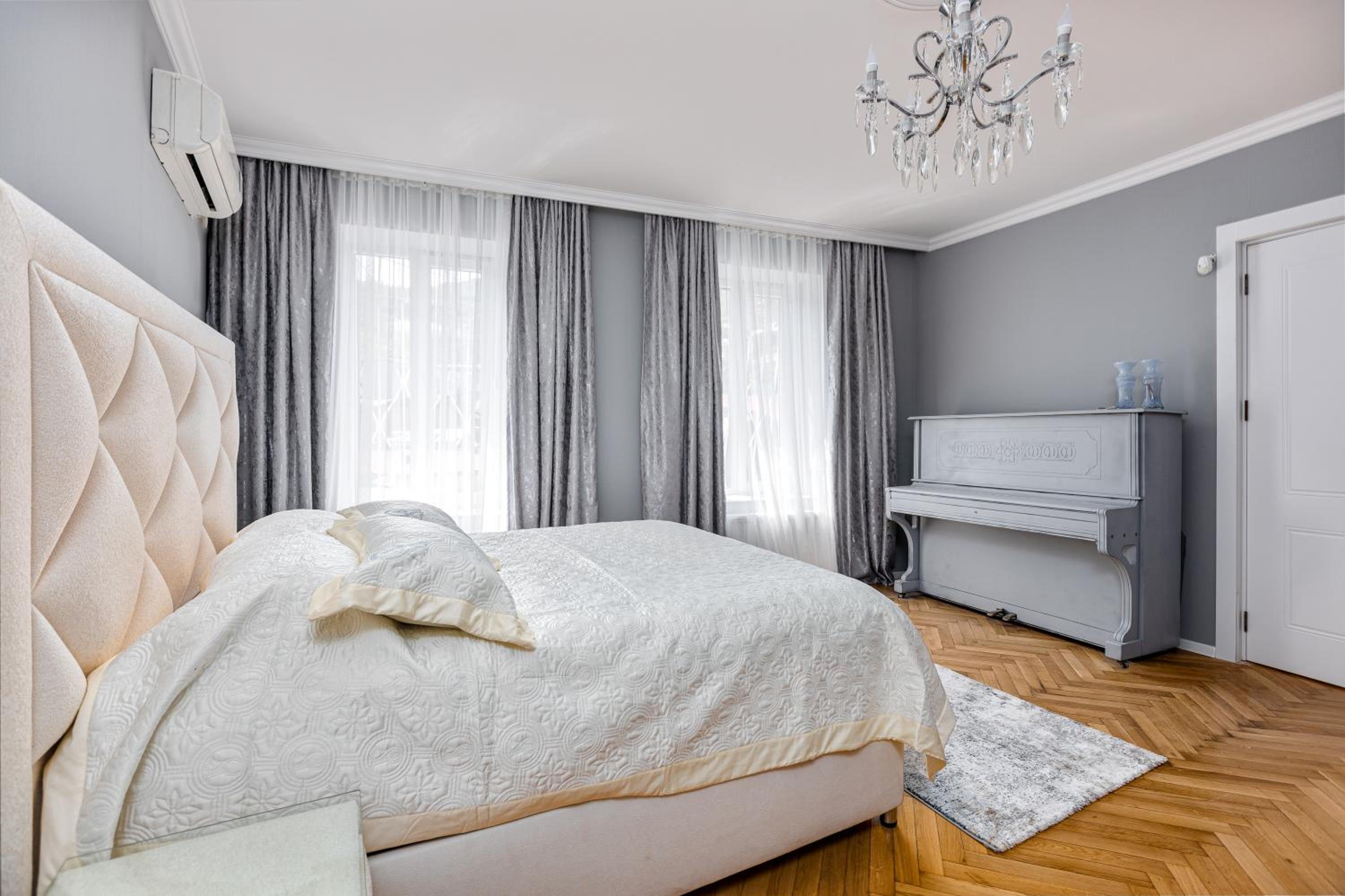 MaRKoS Elegant 2BR Apartment in Sololaki