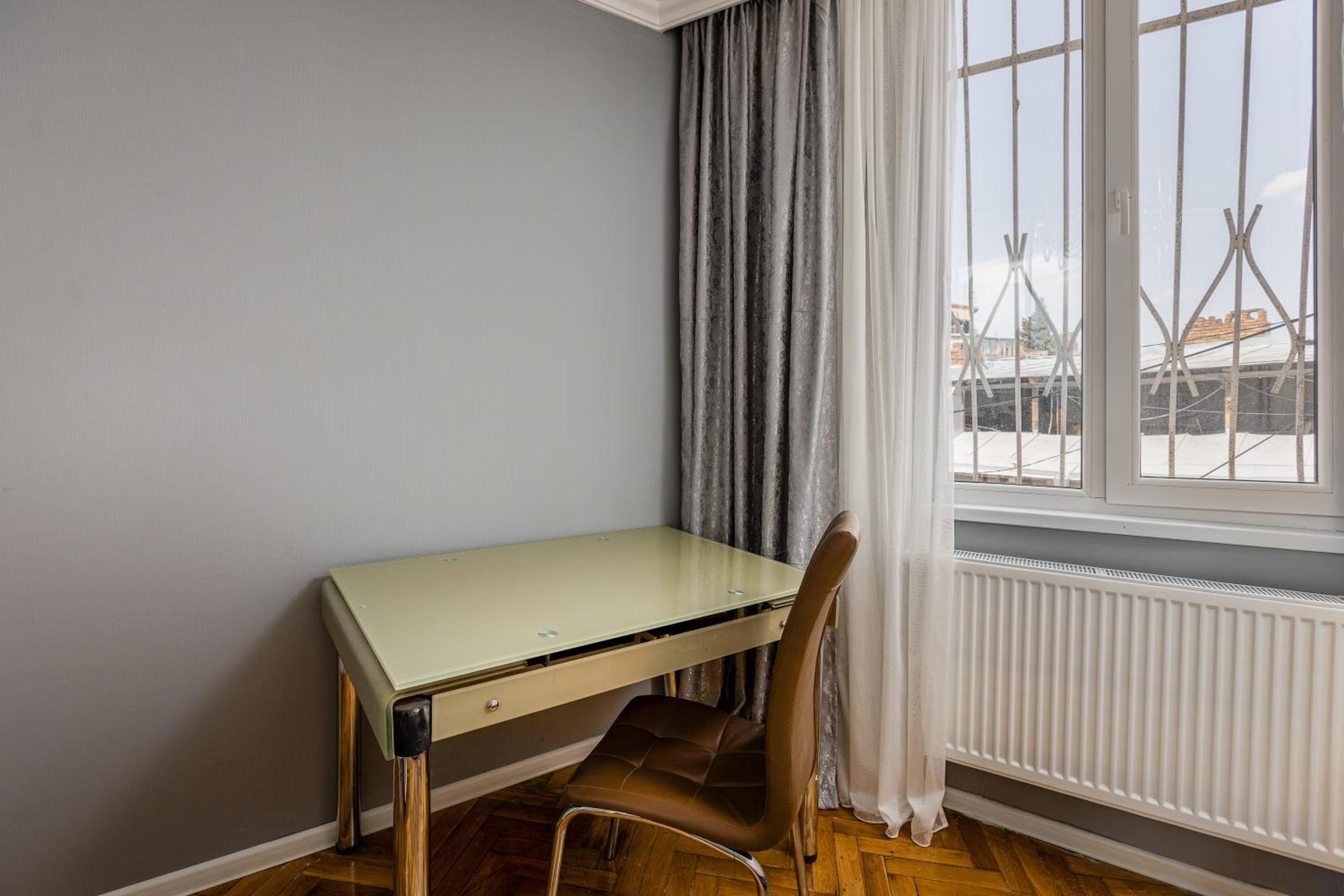 MaRKoS Elegant 2BR Apartment in Sololaki