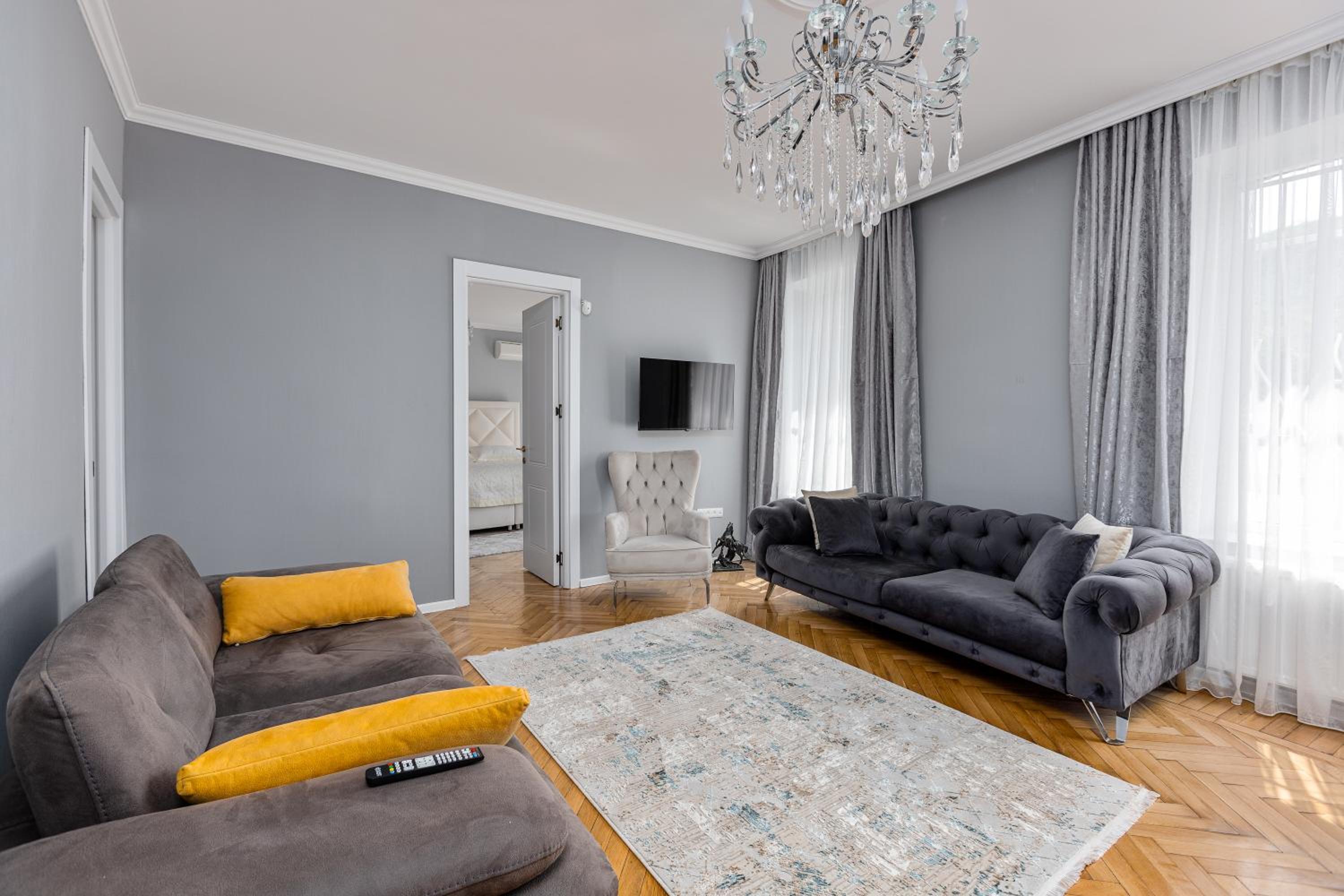 MaRKoS Elegant 2BR Apartment in Sololaki